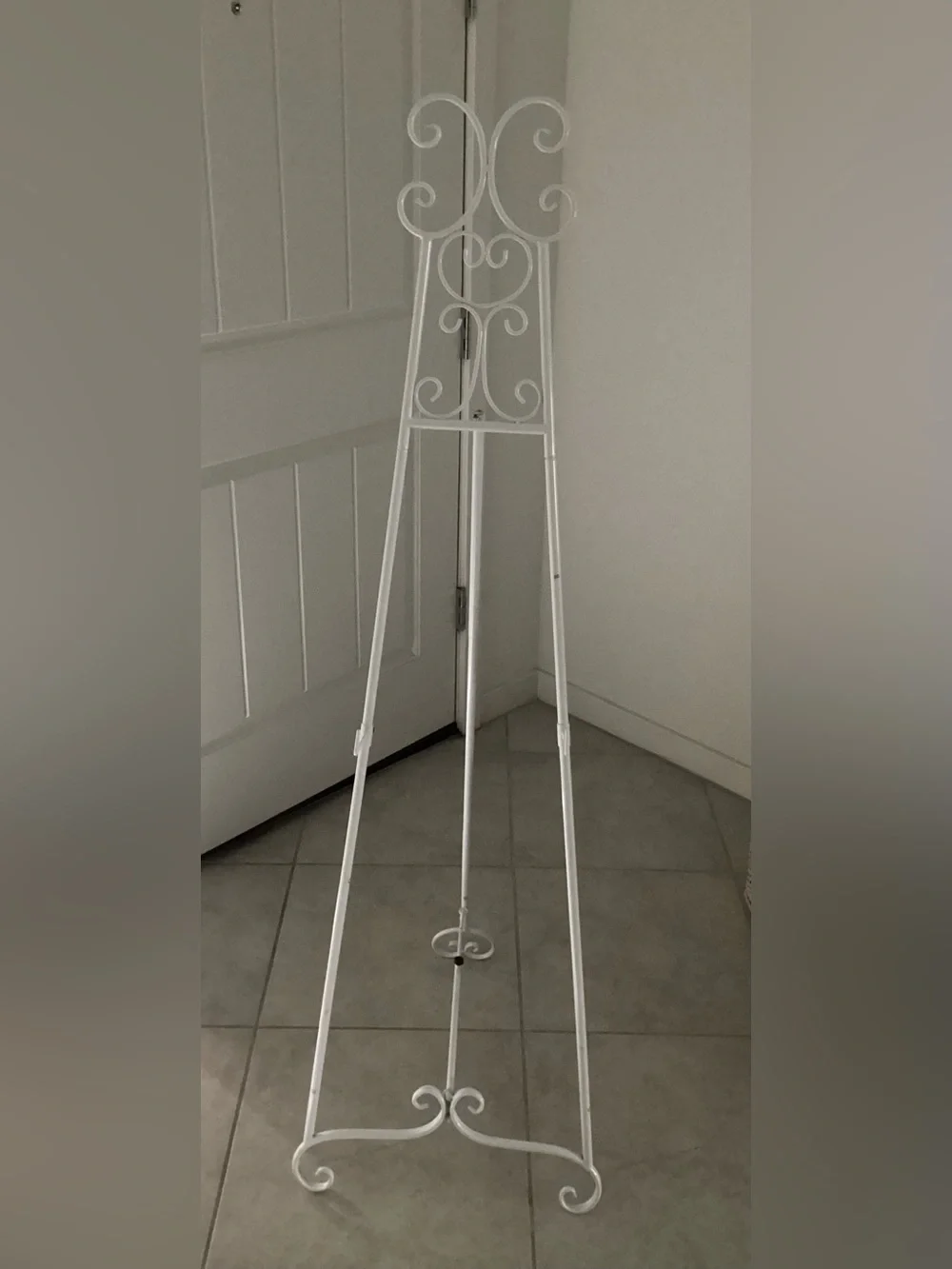 Decorative Metal Easel in White - Weddings, Funeral, Birthday